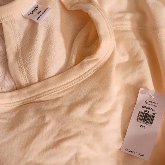 Old Navy cream yoga top/active wear, split back XXL - Picture 2 of 4